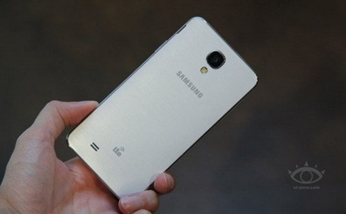 5英寸大屏驍龍四核 三星GALAXY J發(fā)布