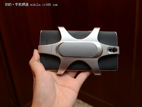 支持隔空操作 首部takee全息手機(jī)發(fā)布