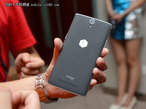 支持隔空操作 首部takee全息手機(jī)發(fā)布