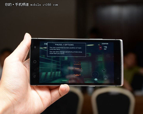 支持隔空操作 首部takee全息手機(jī)發(fā)布