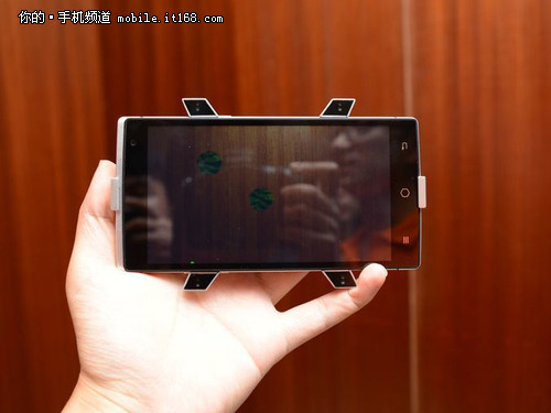 支持隔空操作 首部takee全息手機(jī)發(fā)布