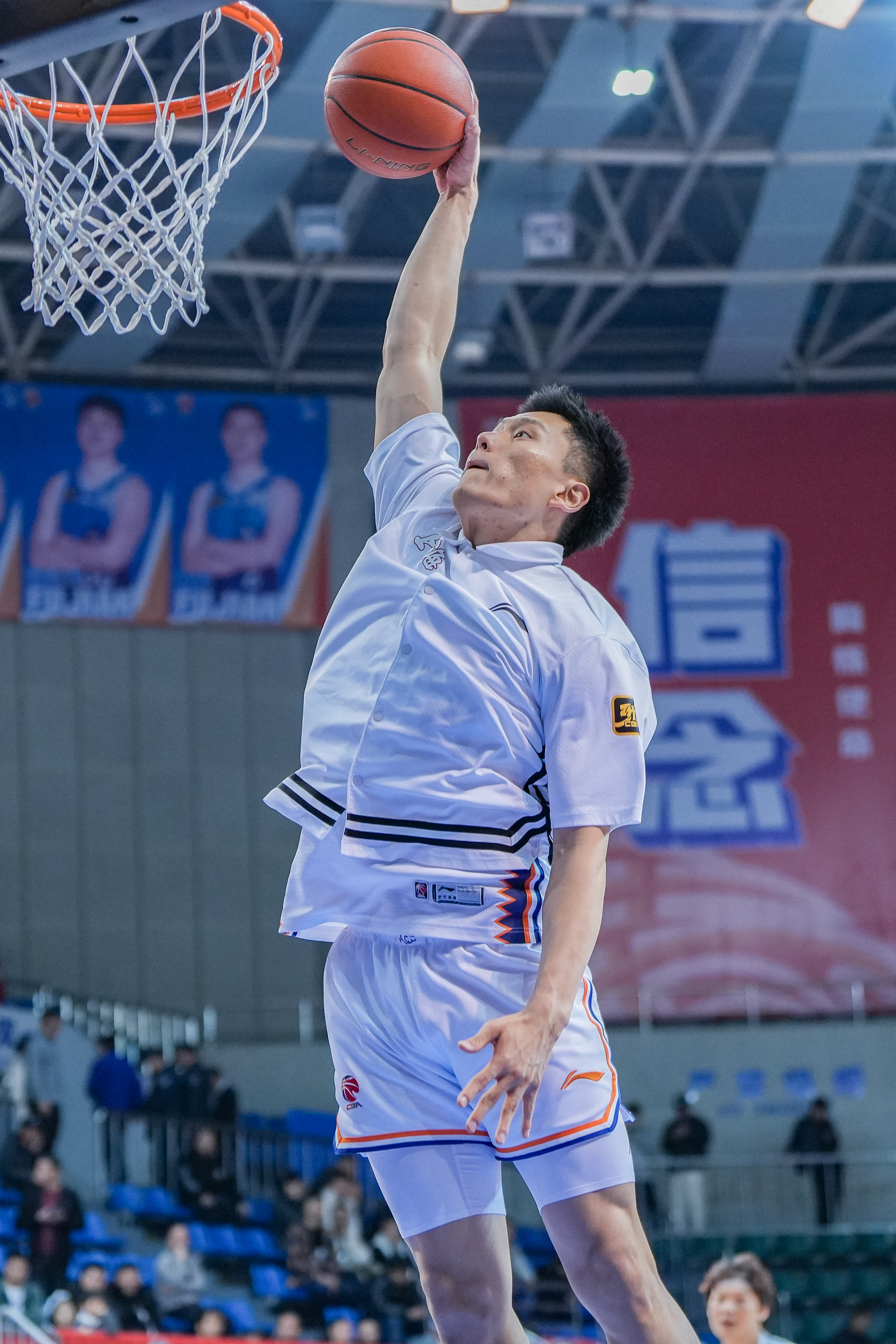  持續(xù)漲球！上海男籃“李花”組合—李弘權(quán)、李添榮