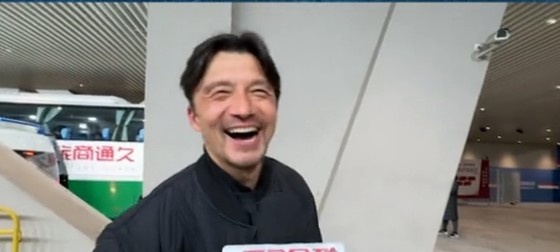  帶孩子和帶球隊(duì)哪個(gè)更累？謝暉笑言：都累，但帶孩子更累