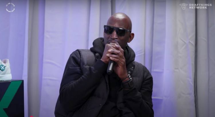 KG:00年在奧運(yùn)村1萬個(gè)避孕套30秒就搶光了 NBA不讓我們在那過夜