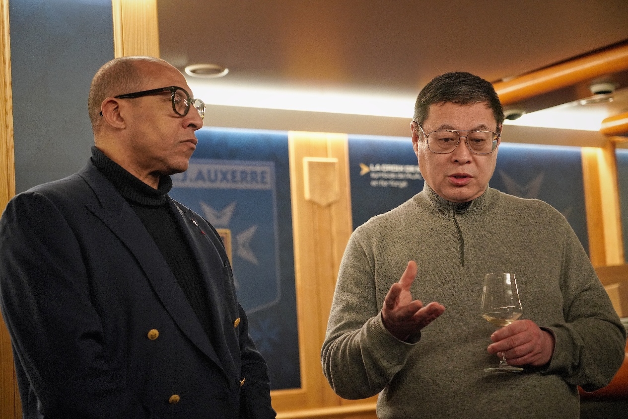  法國足協(xié)主席迪亞洛做客歐塞爾，并與董事會主席周云杰會晤