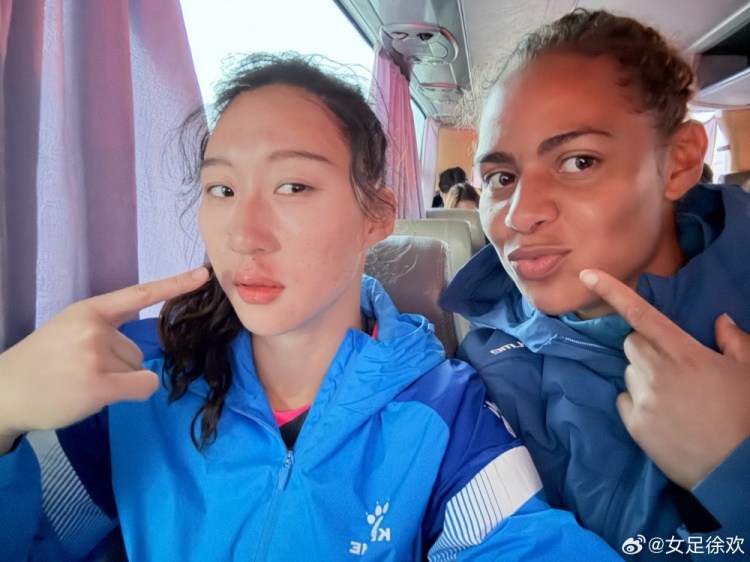  神勇！女足國門徐歡曬照，比賽中被球砸臉仍力保球門不失