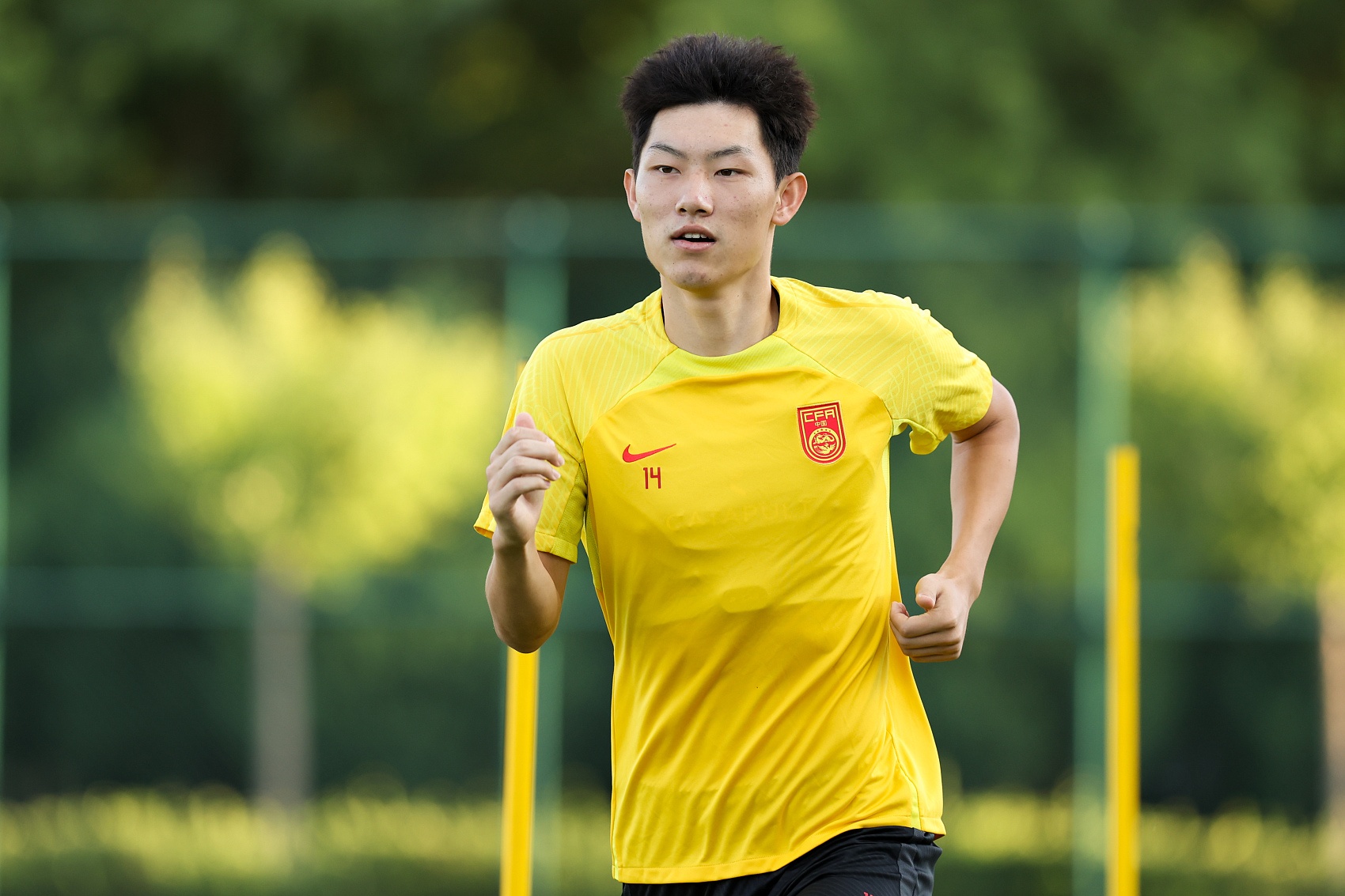  魯媒：泰山隊抵達梅州五外援齊整，四名國腳可出戰(zhàn)史松宸隨隊