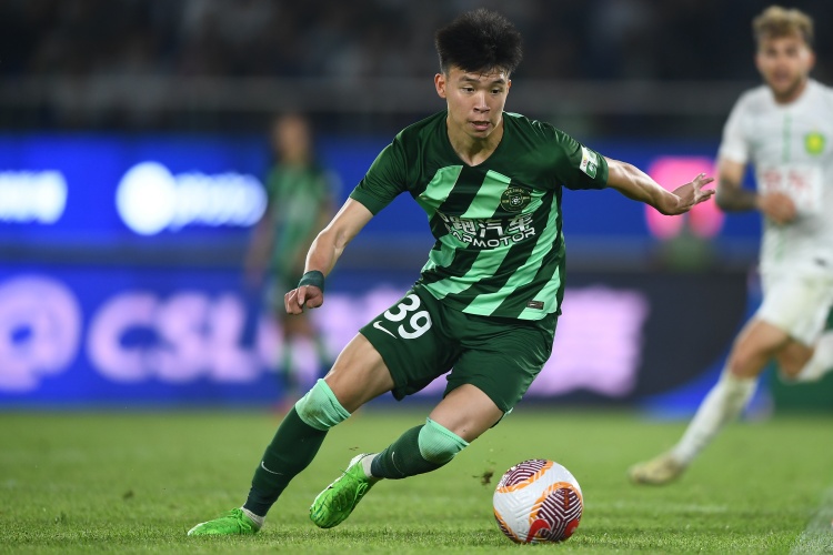  打幾分？浙江小將王鈺棟半場數(shù)據(jù)：觸球19次，2次射門0射正