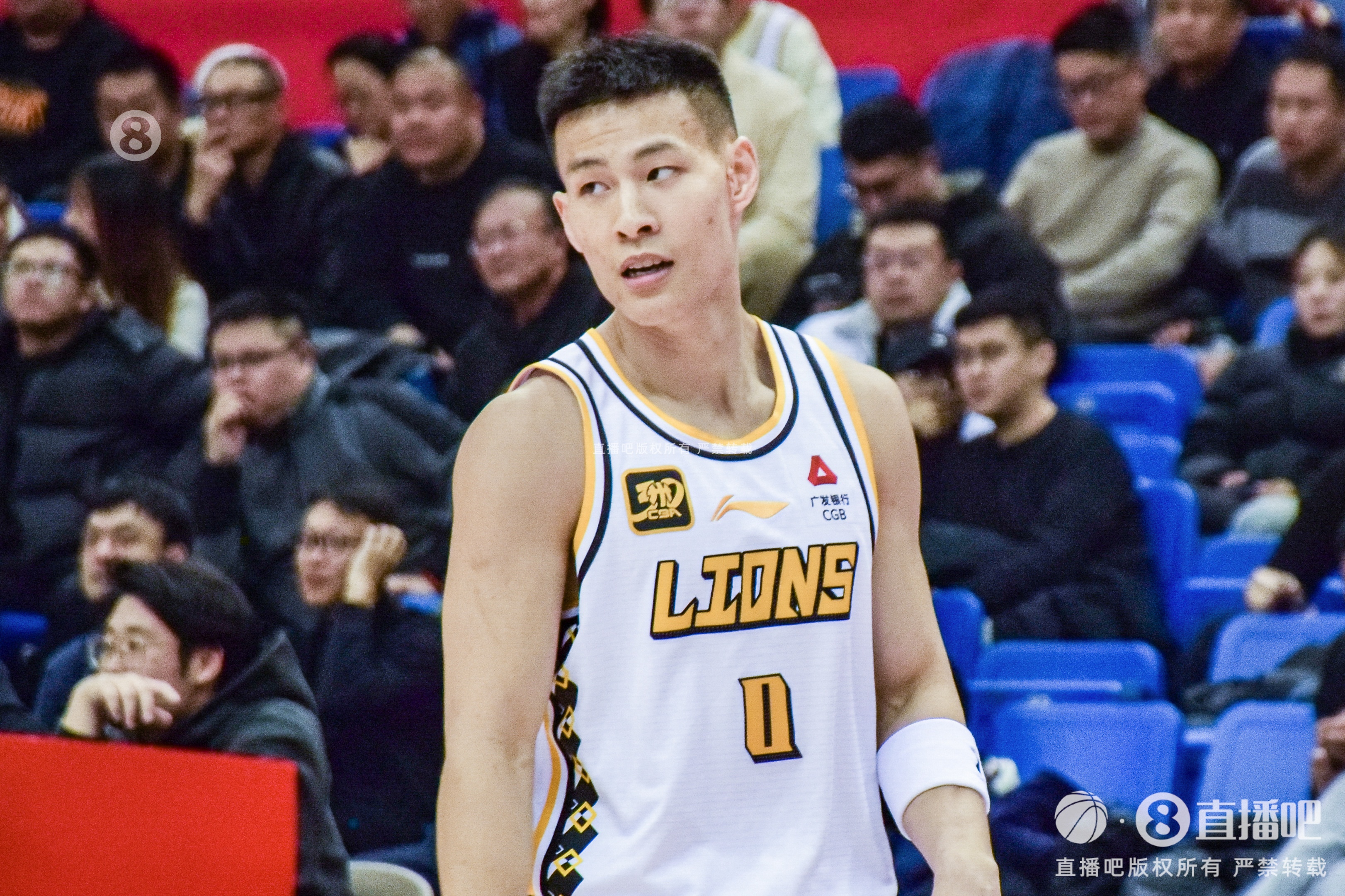  毫無狀態(tài)！林秉圣11投僅1中拿到3分3斷 出現(xiàn)2失誤4犯規(guī)