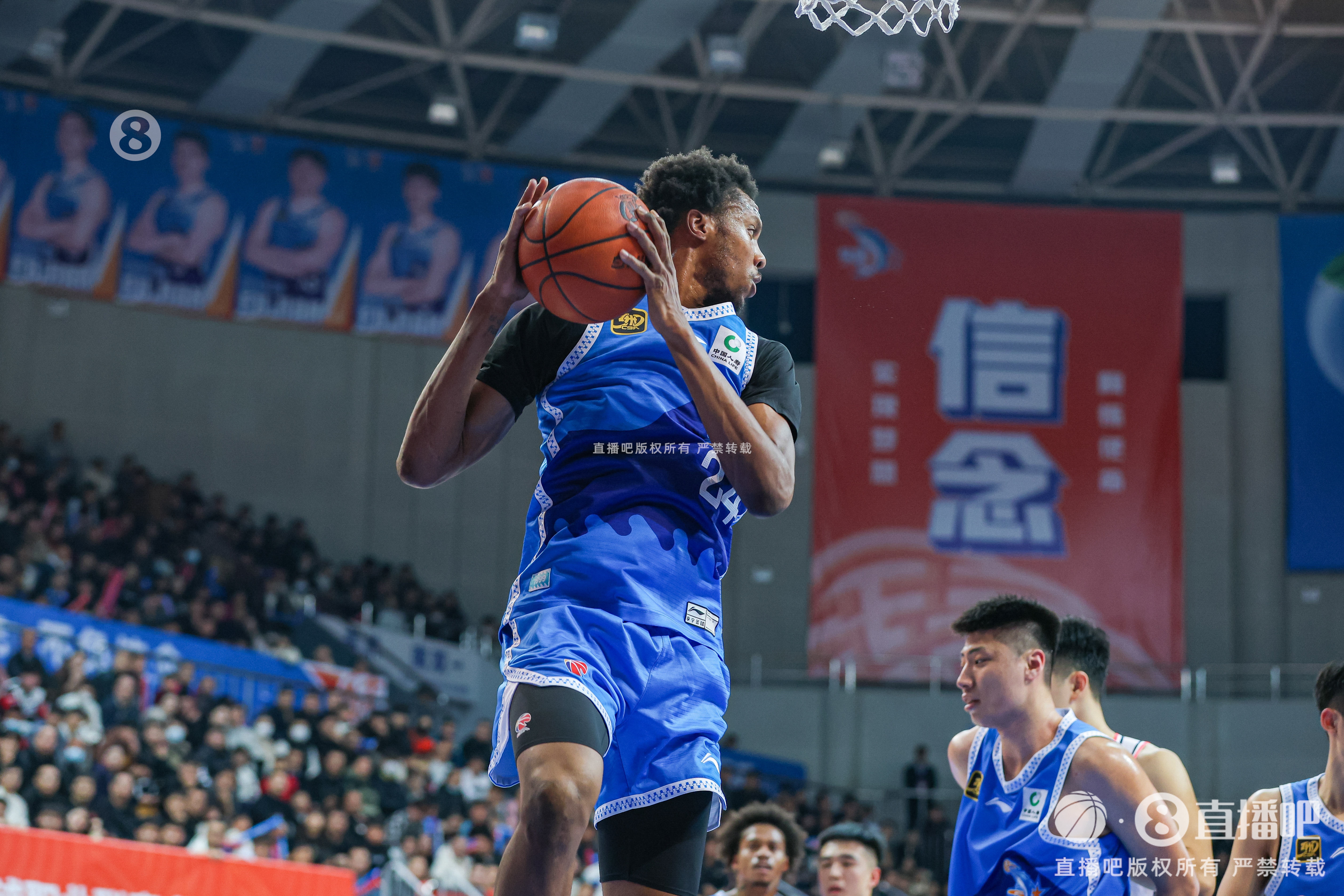  今天效率是真高！路易斯-金20中15&三分7中5怒砍41分8板4斷