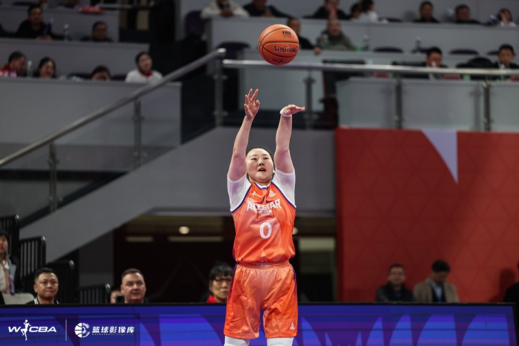  表現(xiàn)可以！武桐桐15分鐘10中6拿到15分3板9助