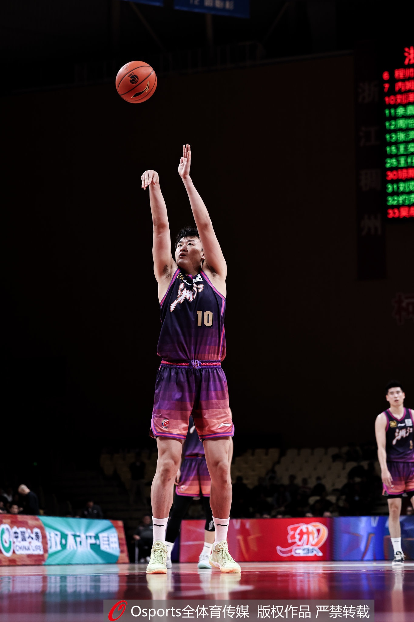  高效替補(bǔ)！劉澤一13投7中&罰球4中3得18分7板 得分并列全隊(duì)最高